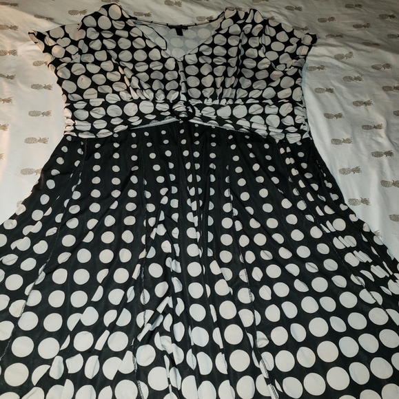 Ladies dress - Picture 3 of 5